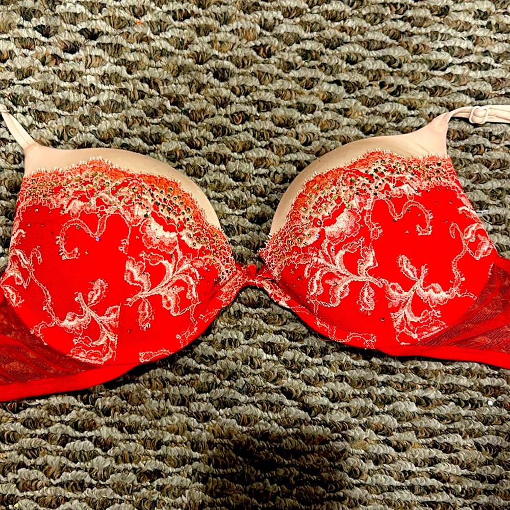 Red lacy push-up bra